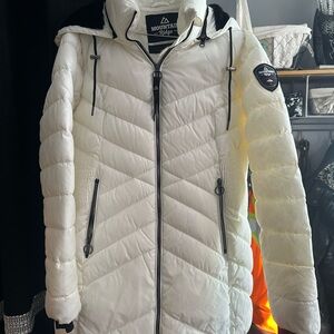 Mountain Ridge Women's White Ski Jacket
